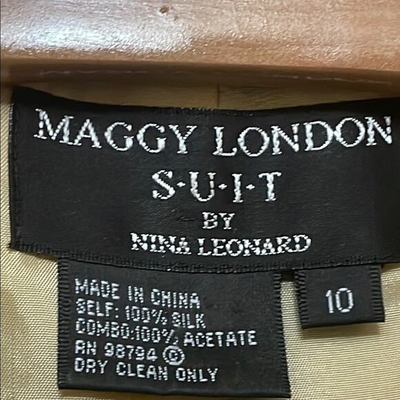 Striking All Silk Maggy London Leopard Print 2-Piece Suit. 10 - Picture 2 of 5